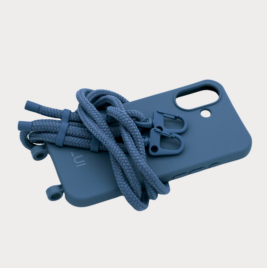 2in1 Handyhülle mit abnehmbarer Kette mit Karabinern. Alles in der Farbei Ash Blue